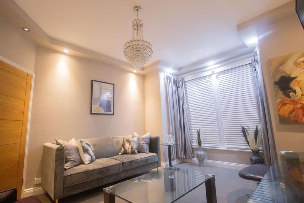 Oikoshomes Three Bedroom Flat In Londra Exterior foto