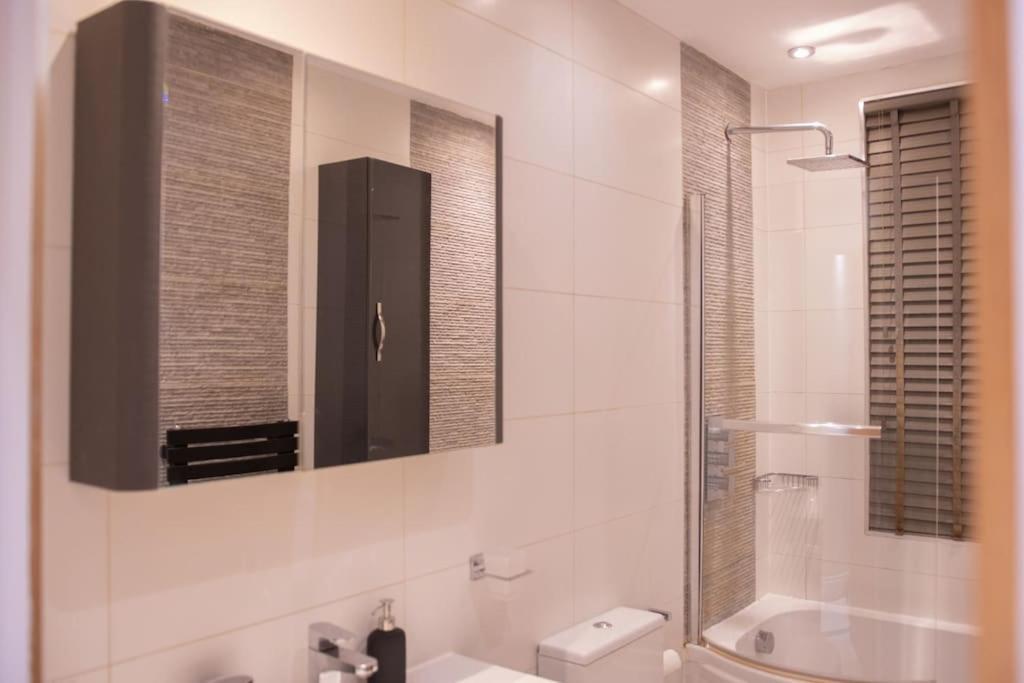 Oikoshomes Three Bedroom Flat In Londra Exterior foto