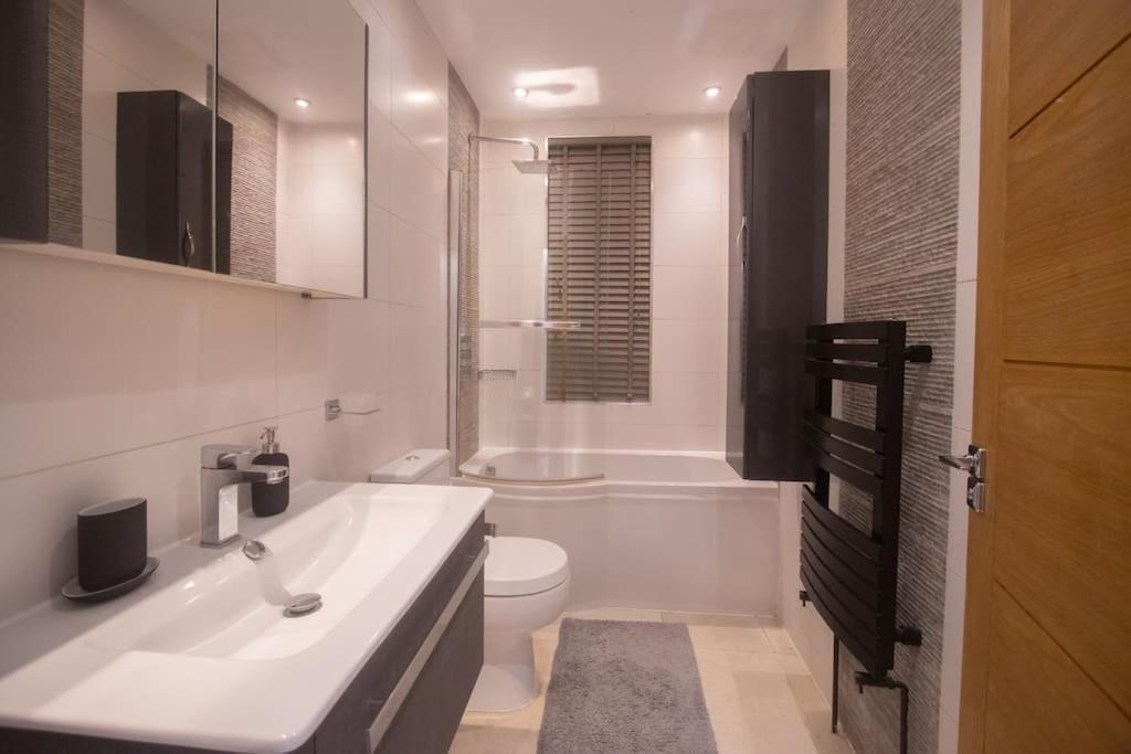 Oikoshomes Three Bedroom Flat In Londra Exterior foto