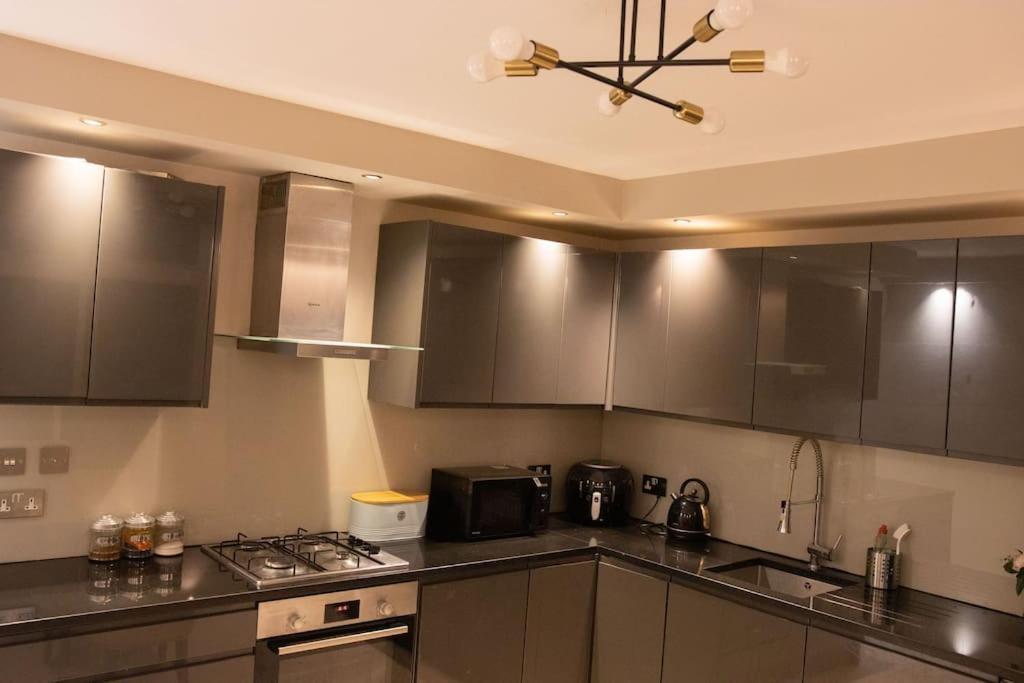 Oikoshomes Three Bedroom Flat In Londra Exterior foto